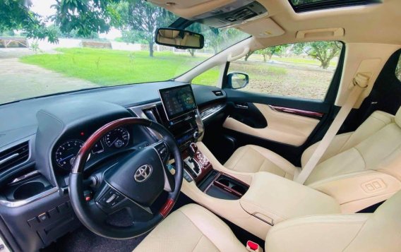 Sell White 2016 Toyota Alphard in San Fernando-5