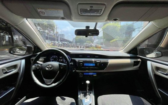 Pearl White Toyota Corolla altis 2015 for sale in Automatic-4