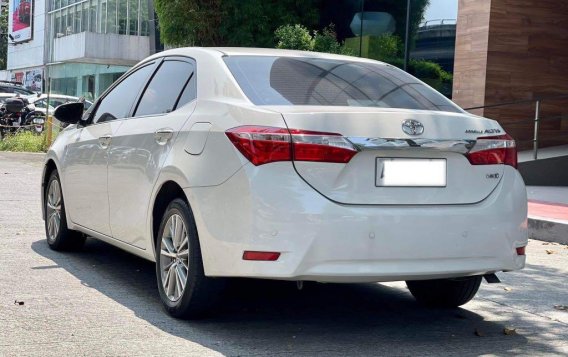 Pearl White Toyota Corolla altis 2015 for sale in Automatic-9