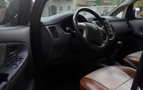 Brown Toyota Innova 2014 for sale in Quezon City-7