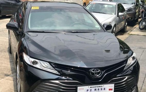 Selling Black Toyota Camry 2019 in Makati