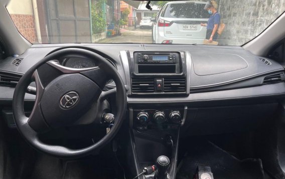 Selling Brightsilver Toyota Vios 2018 in Quezon-7