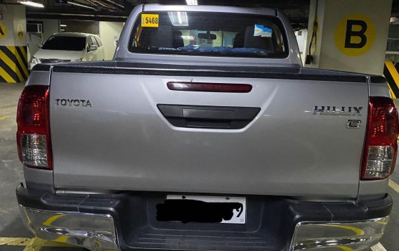 Selling Grey Toyota Hilux 2016 in Las Piñas-9