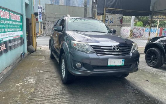 Grey Toyota Fortuner 2014 for sale in Makati-6