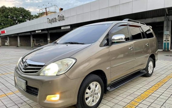 Selling Grey Toyota Innova 2010 in Manila