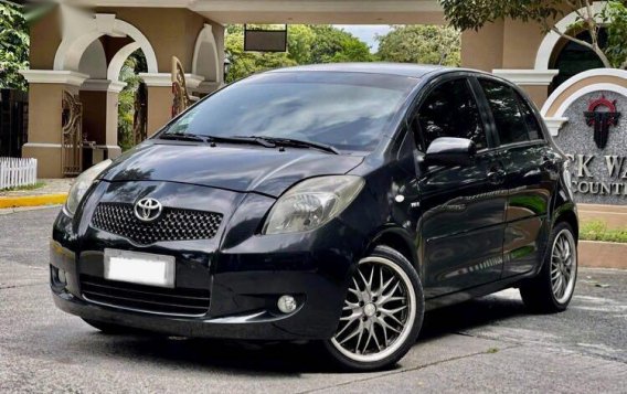 Selling Black Toyota Yaris 2008 -2