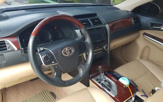 Selling Pearl White Toyota Camry 2019 in Angeles-4