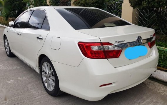 Selling Pearl White Toyota Camry 2019 in Angeles-1