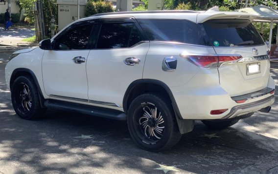 White Silver Toyota Fortuner 2018 for sale in Quezon City-3
