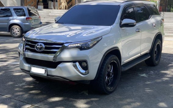 White Silver Toyota Fortuner 2018 for sale in Quezon City-2