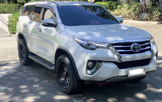 White Silver Toyota Fortuner 2018 for sale in Quezon City-1