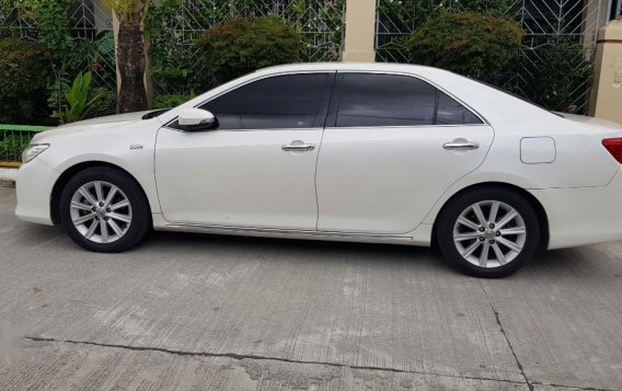 Selling Pearl White Toyota Camry 2019 in Angeles-8
