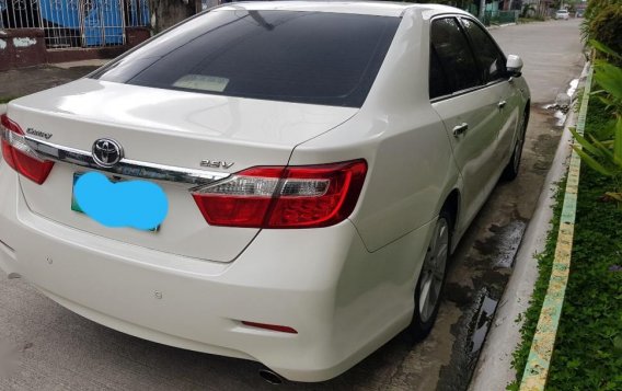 Selling Pearl White Toyota Camry 2019 in Angeles