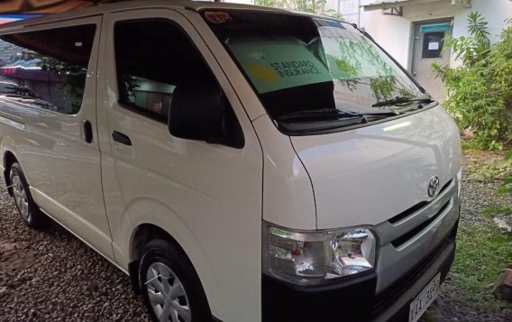 Selling White Toyota Hiace 2018 in Manila