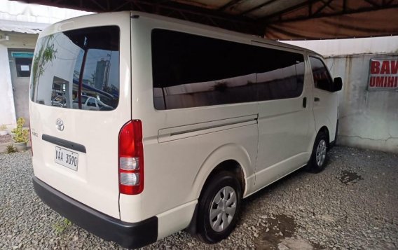 Selling White Toyota Hiace 2018 in Manila-4