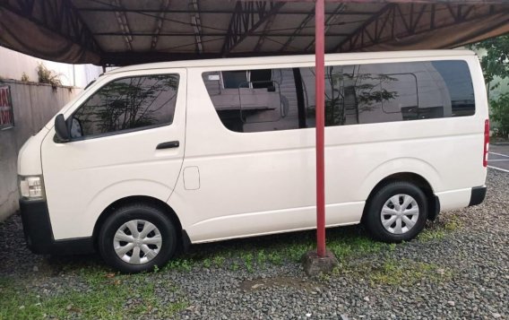 Selling White Toyota Hiace 2018 in Manila-1