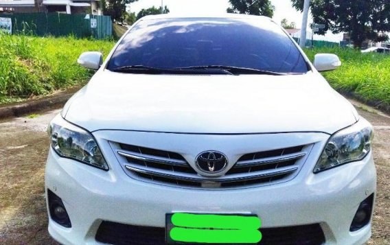 Sell White 2012 Toyota Corolla Altis in Taytay-4