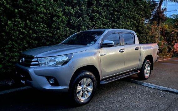 Selling Silver Toyota Hilux 2017 in Pateros