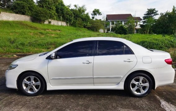 Sell White 2012 Toyota Corolla Altis in Taytay-1