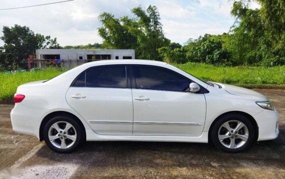 Sell White 2012 Toyota Corolla Altis in Taytay-3