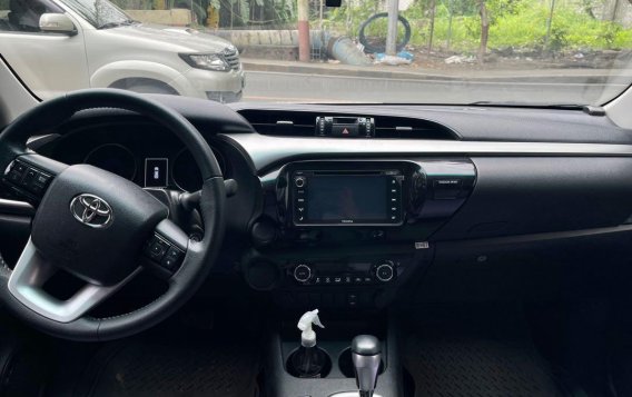 Selling White Toyota Hilux 2019 in Pasig-3