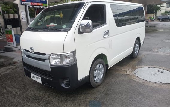 Sell White 2015 Toyota Hiace in Manila