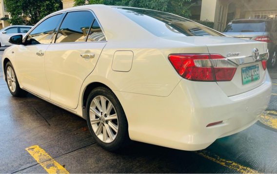 Sell Pearl White 2013 Toyota Camry in Pasig-3