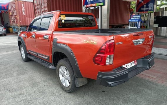 Selling Orange Toyota Hilux 2019 in Manila-4