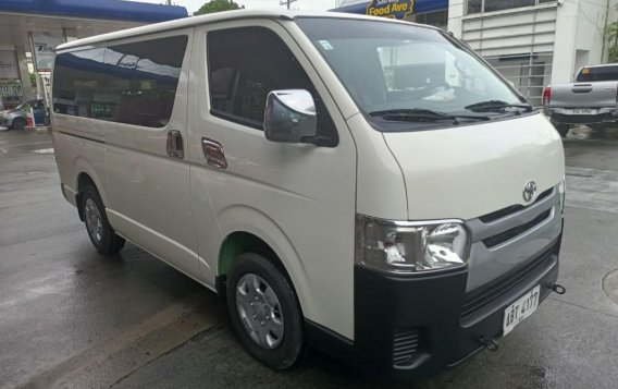 Sell White 2015 Toyota Hiace in Manila-4
