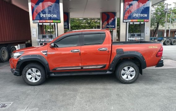 Selling Orange Toyota Hilux 2019 in Manila-2