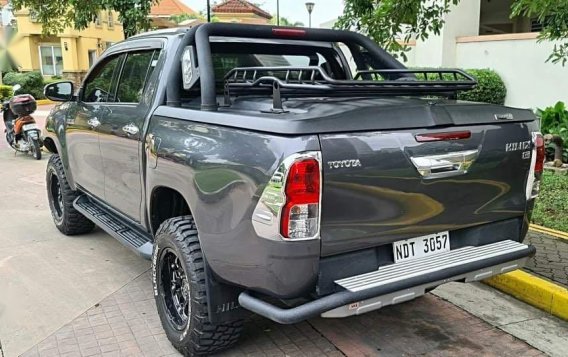 Grey Toyota Hilux 2016 for sale in Automatic-2