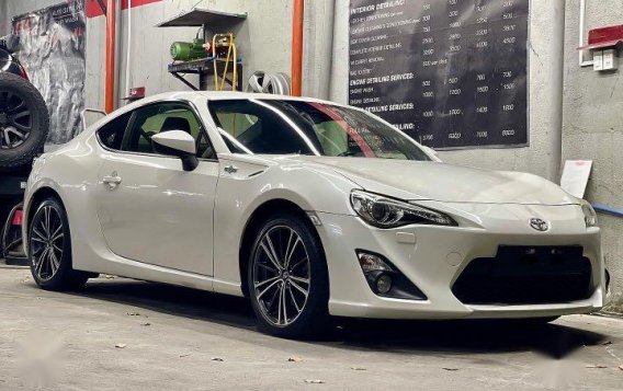 Selling Pearl White Toyota 86 2014 in Quezon