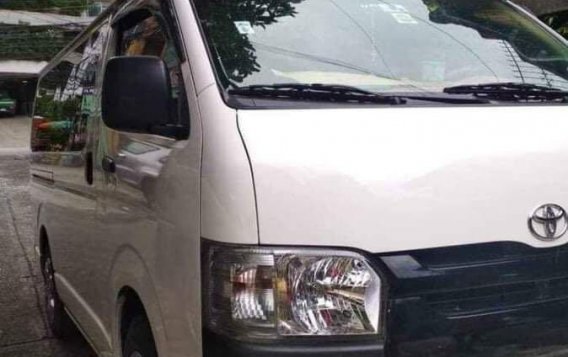 Selling White Toyota Hiace 2017 in Makati