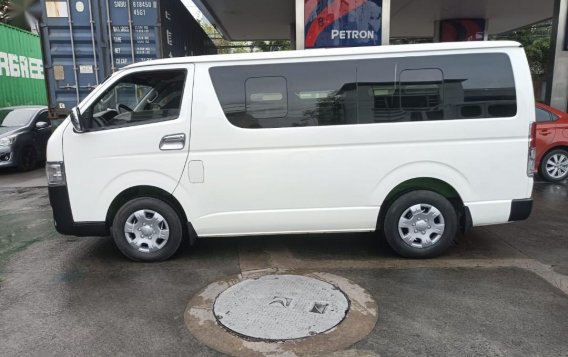 Sell White 2015 Toyota Hiace in Manila-5