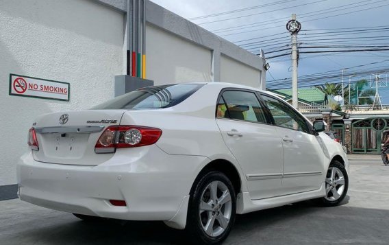 Pearl White Toyota Corolla altis 2011 for sale in Automatic-5
