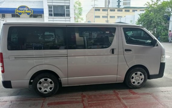 Silver Toyota Hiace 2019 for sale in Manila-3