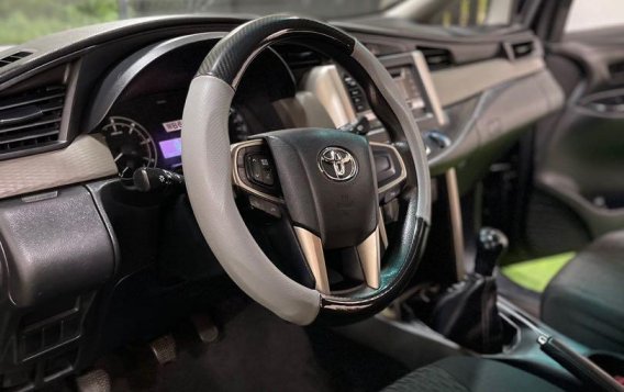 Selling Black Toyota Innova 2016 in Caloocan-5