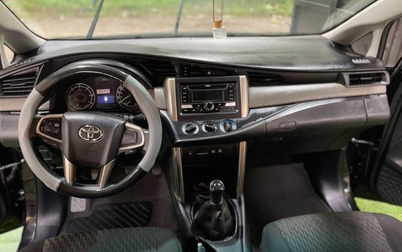 Selling Black Toyota Innova 2016 in Caloocan-4