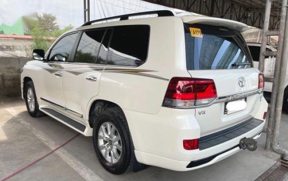 White Toyota Land Cruiser 2018 for sale in Quezon-1