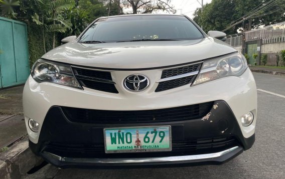 Selling White Toyota RAV4 2013 in Quezon-1