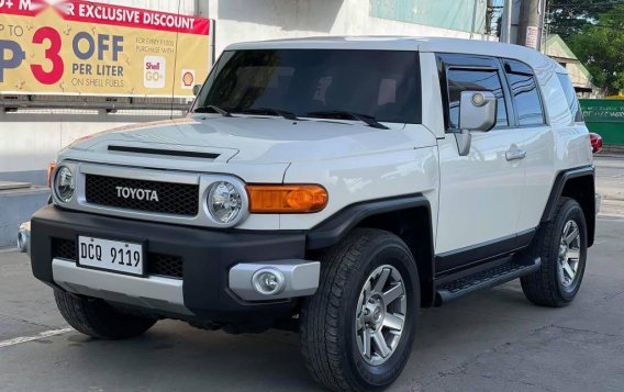 White Toyota Fj Cruiser 2016 for sale in Angeles-2