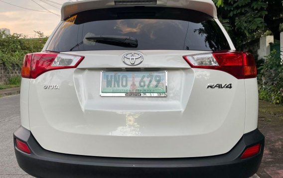 Selling White Toyota RAV4 2013 in Quezon-2
