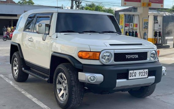 White Toyota Fj Cruiser 2016 for sale in Angeles