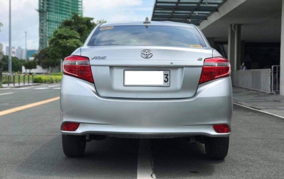 Selling Brightsilver Toyota Vios 2018 in Makati-3