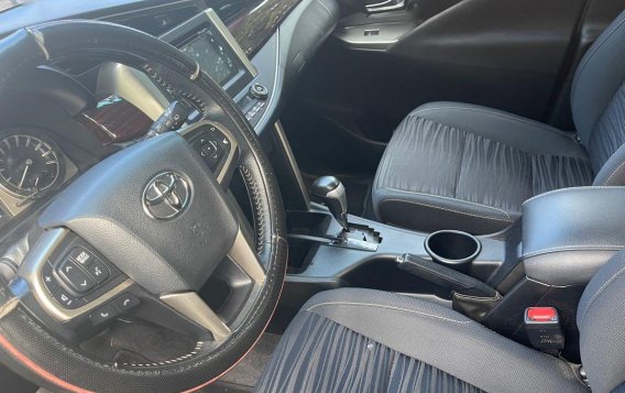 Sell Silver 2019 Toyota Innova in Quezon City-6