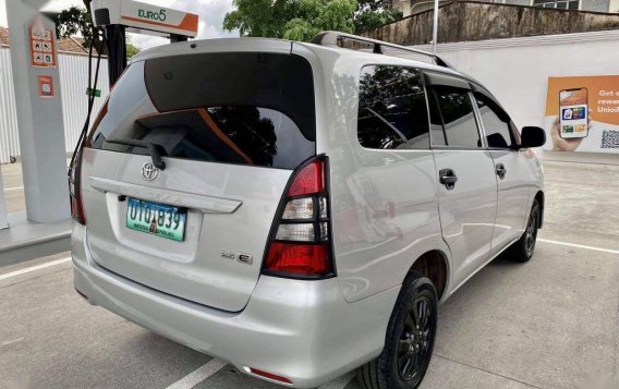 Selling Silver Toyota Innova 2014 in Quezon City-2
