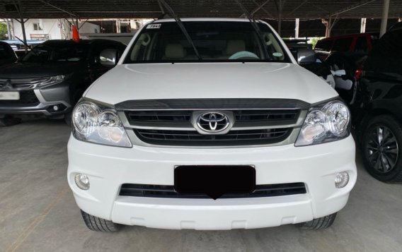 Selling White Toyota Fortuner 2008 in Pasig-1