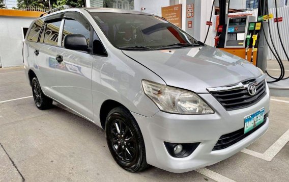 Selling Silver Toyota Innova 2014 in Quezon City-9