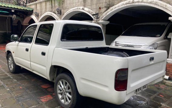 White Toyota Hilux 2001 for sale in Quezon-4