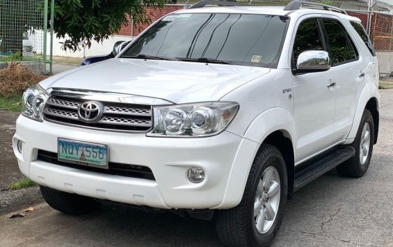 Selling Pearl White Toyota Fortuner 2010 in Las Piñas-2